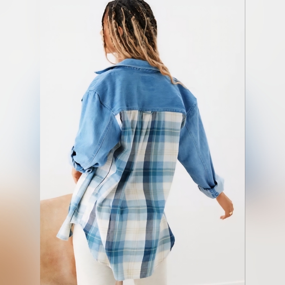 American Eagle Outfitters Blue Plaid Button Down Shirt